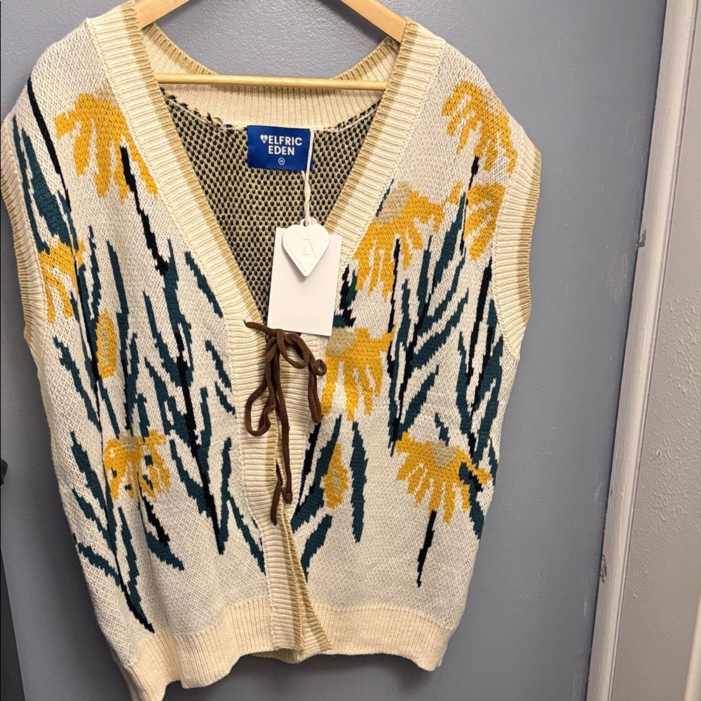 Aelfric Eden Women's Cream and Yellow Floral vest
